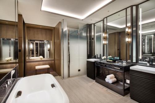 Kupatilo u objektu Crowne Plaza Wuzhen, an IHG Hotel
