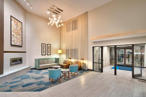a lobby with a couch and a table and chairs at Holiday Inn Express Heber City by IHG in Heber City