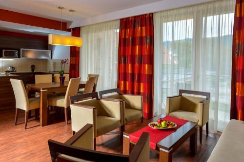 Cuisine ou kitchenette dans l'établissement Royal Club Hotel