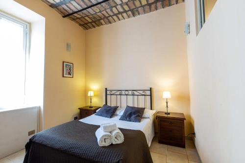 Кровать или кровати в номере Roma family apartment