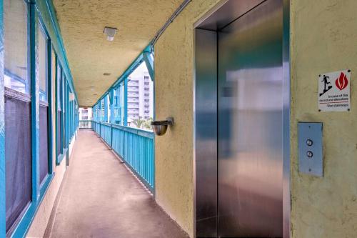 ガルフ・ショアーズにあるVibrant Gulf Shores Getaway with Pool and Beach Accessのギャラリーの写真