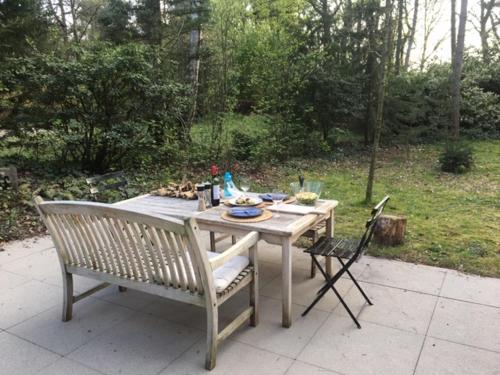 a table and chairs sitting on a patio at Natuurhuisje Even Niets in Zelhem