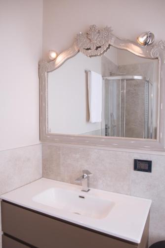 Bilik mandi di Ai tre cedri B&B
