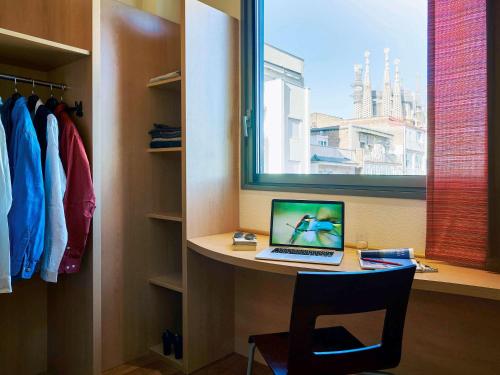 Ibis Barcelona Centro (Sagrada Familia) Image