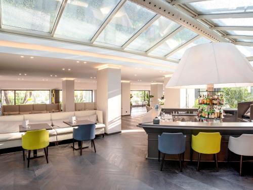 Χώρος καθιστικού στο Mercure Roma West