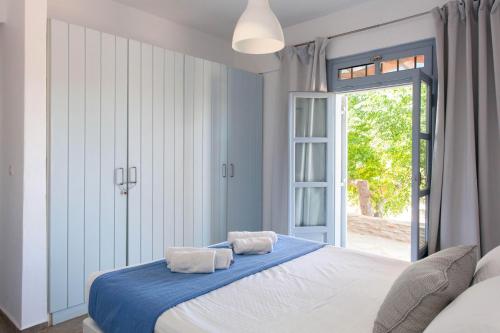 a bedroom with a bed with two towels on it at Kea Villa Thea- Villa Ilios in Vourkarion