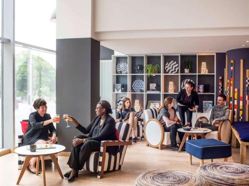 a group of people sitting in chairs in a room at Hotel Mercure Brest Centre Les Voyageurs in Brest