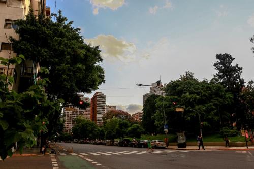 ブエノスアイレスにあるRecoleta&Parque Las Herasの街歩きを楽しめる街道