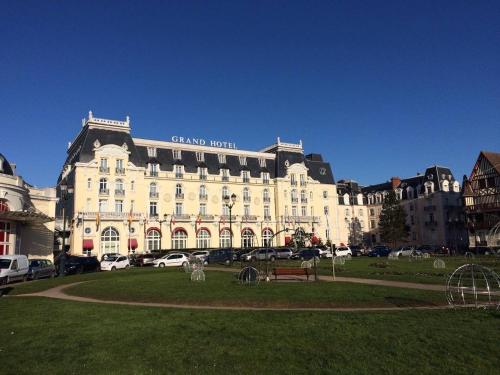 a large building with a park in front of it at Home sweet home Cabourg plage in Cabourg
