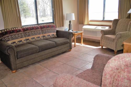 a living room with a couch and two chairs at Lewis & Clark Resort in Yankton
