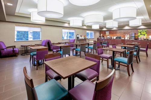 La Quinta by Wyndham Meridian / Boise West tesisinde bir restoran veya yemek mekanı