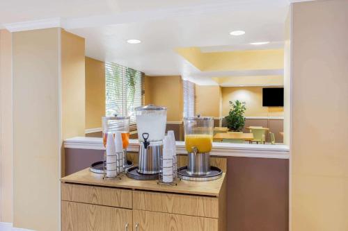 a kitchen with a counter with a blender on it at La Quinta by Wyndham Sarasota Downtown in Sarasota