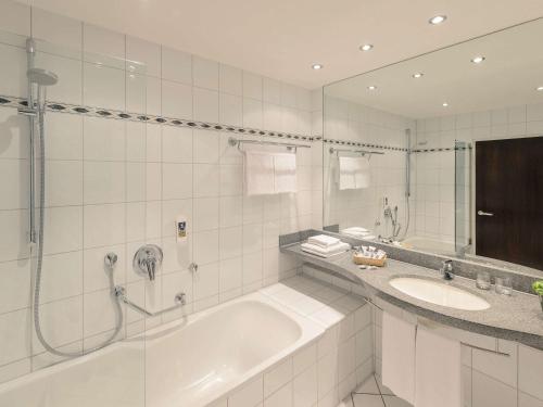 Koupelna v ubytování Mercure Hotel Trier Porta Nigra