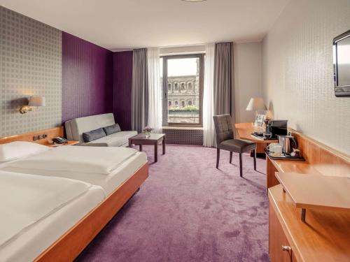 Postel nebo postele na pokoji v ubytování Mercure Hotel Trier Porta Nigra
