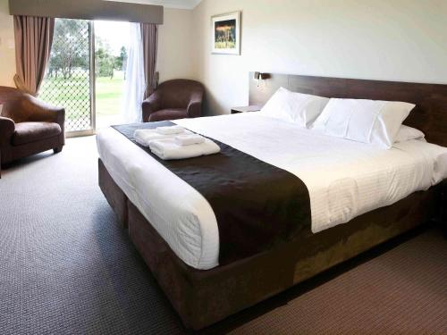 Tempat tidur dalam kamar di Mercure Bunbury Sanctuary Golf Resort