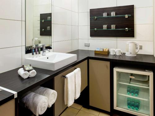 Kuchyň nebo kuchyňský kout v ubytování Novotel Nadi