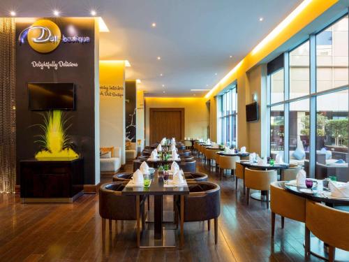 Restaurace v ubytování Novotel Suites Mall Avenue Dubai