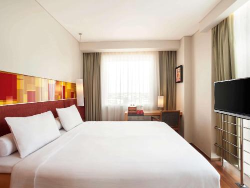 Giường trong phòng chung tại Ibis Styles Solo