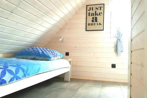 מיטה או מיטות בחדר ב-Apartamenty Eko Domek