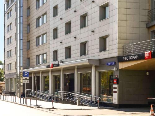 a large building with a parking lot in front of it at Ibis Moscow Paveletskaya in Moscow