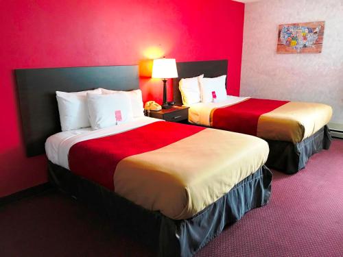 Katil atau katil-katil dalam bilik di Adirondack Efficiencies