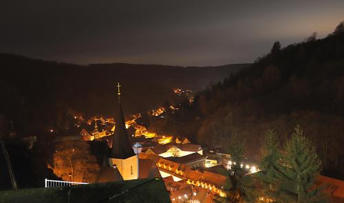 a view of a town at night with lights at Ferienapartmenthaus am Rittertor in Stolberg i. Harz