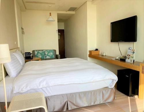 LoveSea 126 Beach Innにあるテレビまたはエンターテインメントセンター
