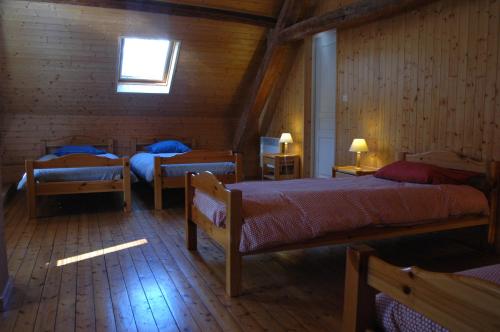 Un pat sau paturi într-o cameră la Chalet Savoiage