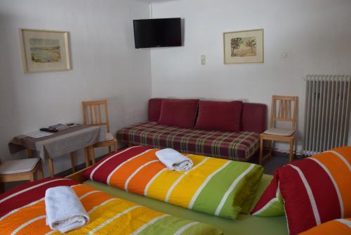 Postel nebo postele na pokoji v ubytování Gasthaus Pension Marienhof