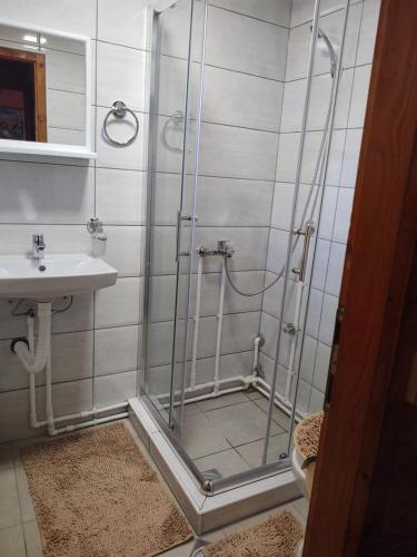 Un baño de Dedinski Raj