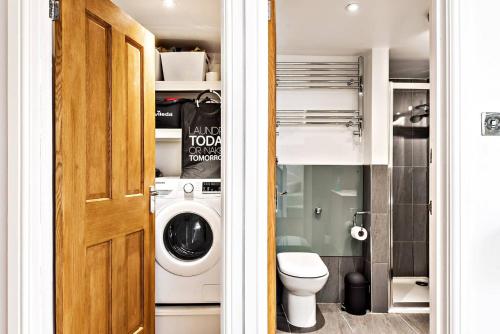 Ванная комната в Modern, Chic 3BR Townhouse in Central Oxford
