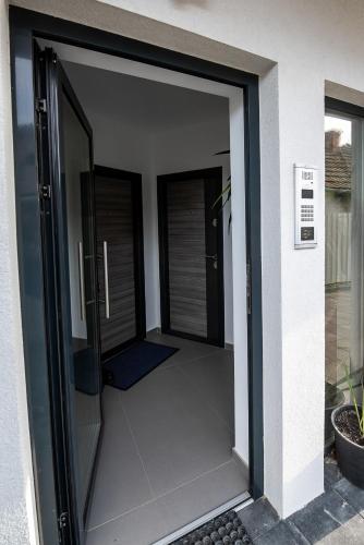 Gambar di galeri bagi Feels Like Home - free parking - powered by NEO di Timişoara
