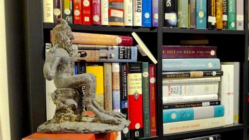 a statue sitting on top of a pile of books at B&B Di Camilla in Pisa