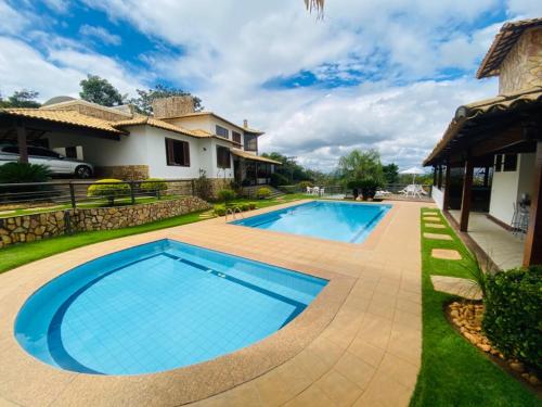 Piscina de la sau aproape de Casa De Lagoa Santa