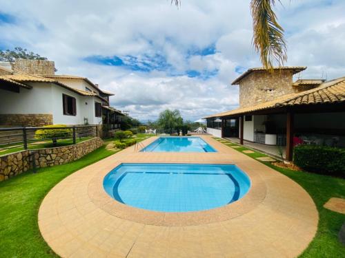 Piscina de la sau aproape de Casa De Lagoa Santa