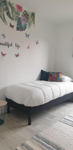 Ένα ή περισσότερα κρεβάτια σε δωμάτιο στο la douce Cahute