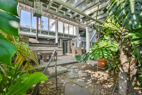 a conservatory with a table and a bunch of plants at La Riviera Hotel in San Antonio