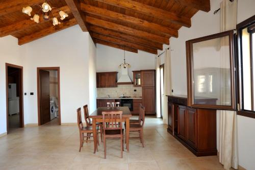 a kitchen and dining room with a table and chairs at B&B L'Ancora in Porto Torres