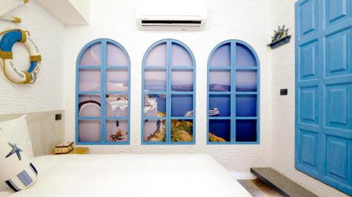 a bedroom with blue doors on a wall at K Hotel - Yizhong in Taichung