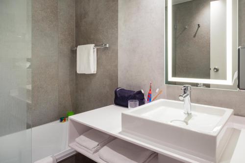 Koupelna v ubytování Novotel Lausanne Bussigny