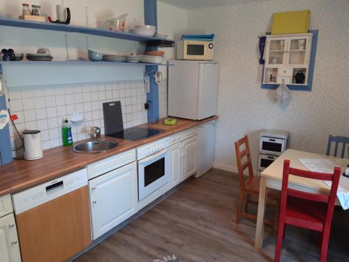 Virtuve vai virtuves zona naktsmītnē Zum Storchennest