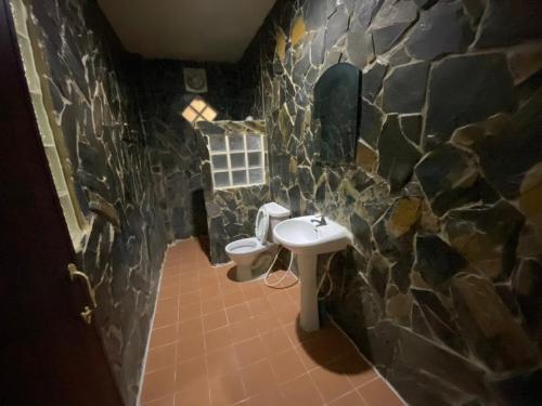 Salle de bains dans l'établissement โรงแรมภูน้ำฟ้า - Phunumfha Hotel ชุมแพ