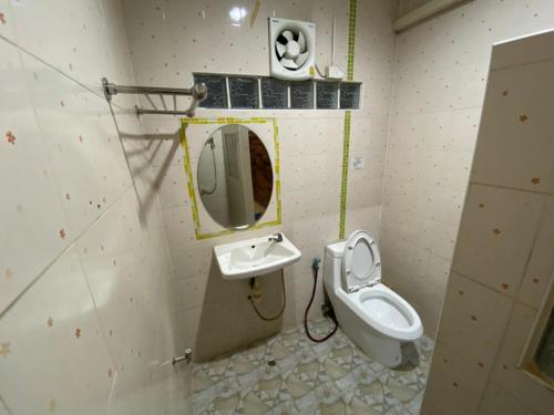 Ένα μπάνιο στο โรงแรมภูน้ำฟ้า - Phunumfha Hotel ชุมแพ