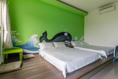 Katil atau katil-katil dalam bilik di Tropical island B&B
