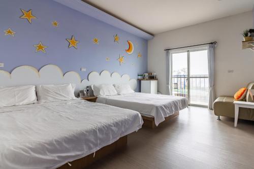Katil atau katil-katil dalam bilik di Tropical island B&B