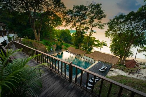 Ein Blick auf den Pool von der Unterkunft Siam Bay Resort oder aus der Nähe
