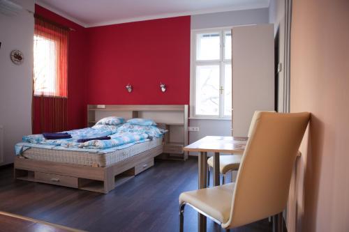 Tempat tidur dalam kamar di Buda Trió Apartments