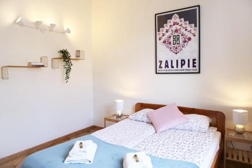 a bedroom with a bed with towels on it at Classic apartments Pilsudskiego street in Kraków