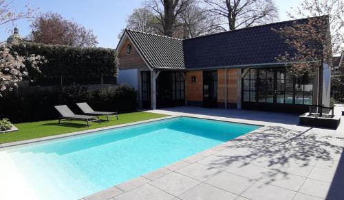 a swimming pool in the yard of a house at Sjiek Basiliek in Oudenbosch