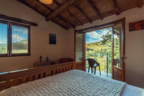 Tempat tidur dalam kamar di Cabo Do Mundo Casa Rural